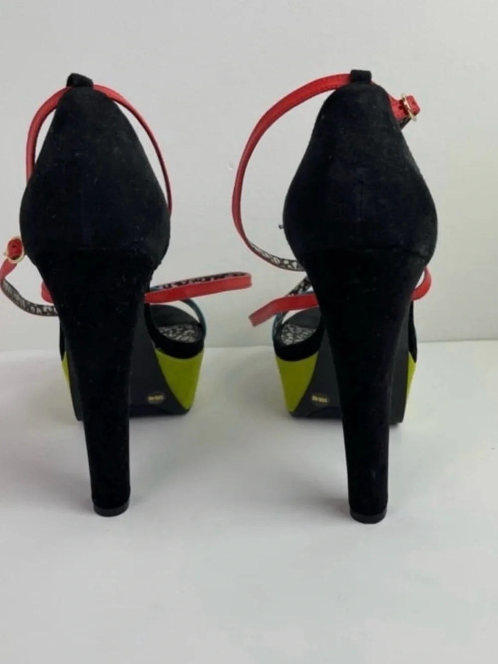 Jessica Simpson gently used